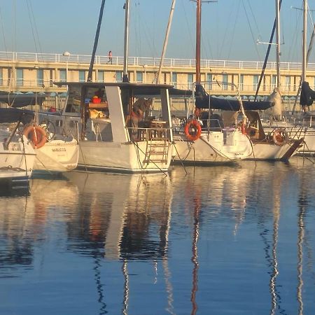 Welcome Aboard Yacht Cruiser! Mataró Exterior foto